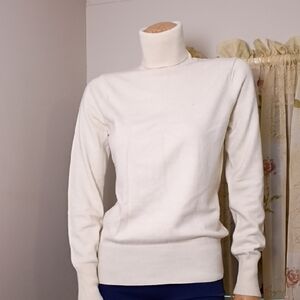 VENUS Cream Lightweight Turtleneck Long‎ Sleeve Sweater, Size M